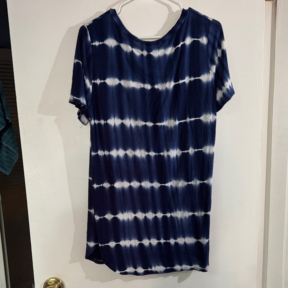 Navy Tie-Dye V-Neck Women's Top - Picture 3 of 4